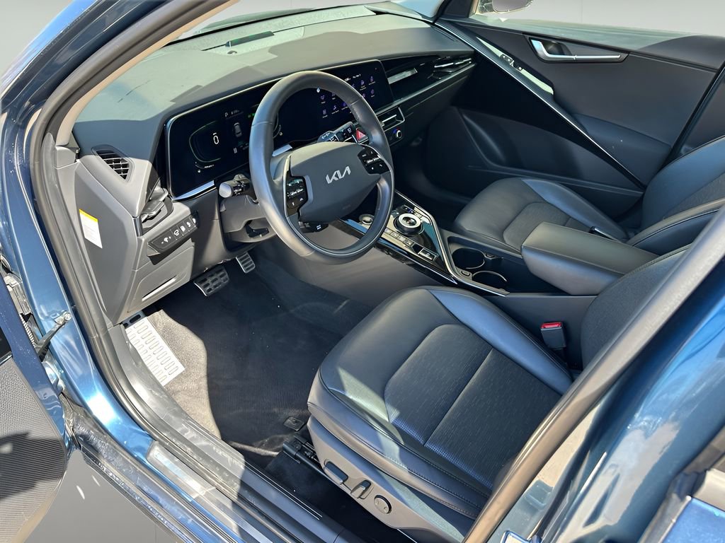 Used 2023 Kia Niro SX Touring image 12