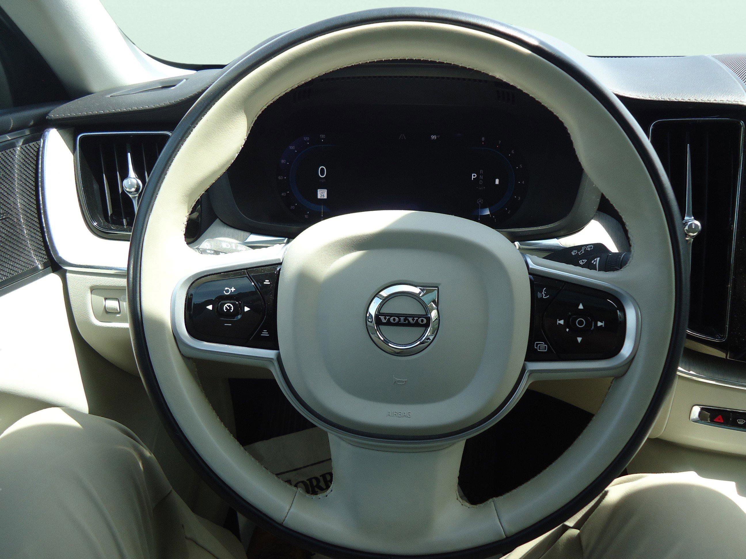 Used 2022 Volvo XC60 B5 Inscription w/ Advanced Package image 12