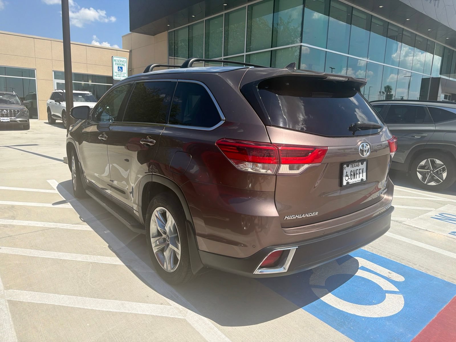Used 2018 Toyota Highlander Limited FWD image 8