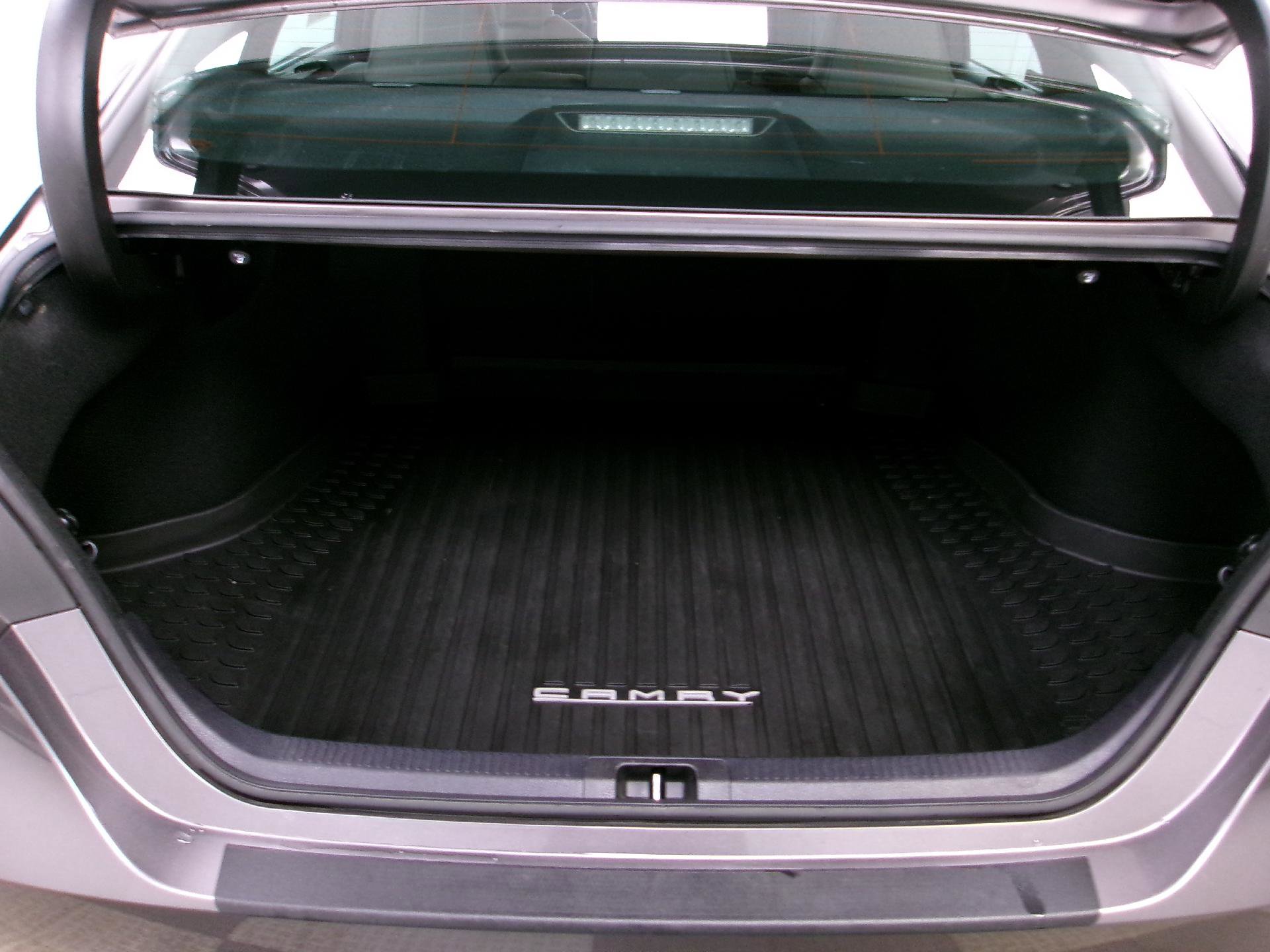 Used 2020 Toyota Camry SE image 9