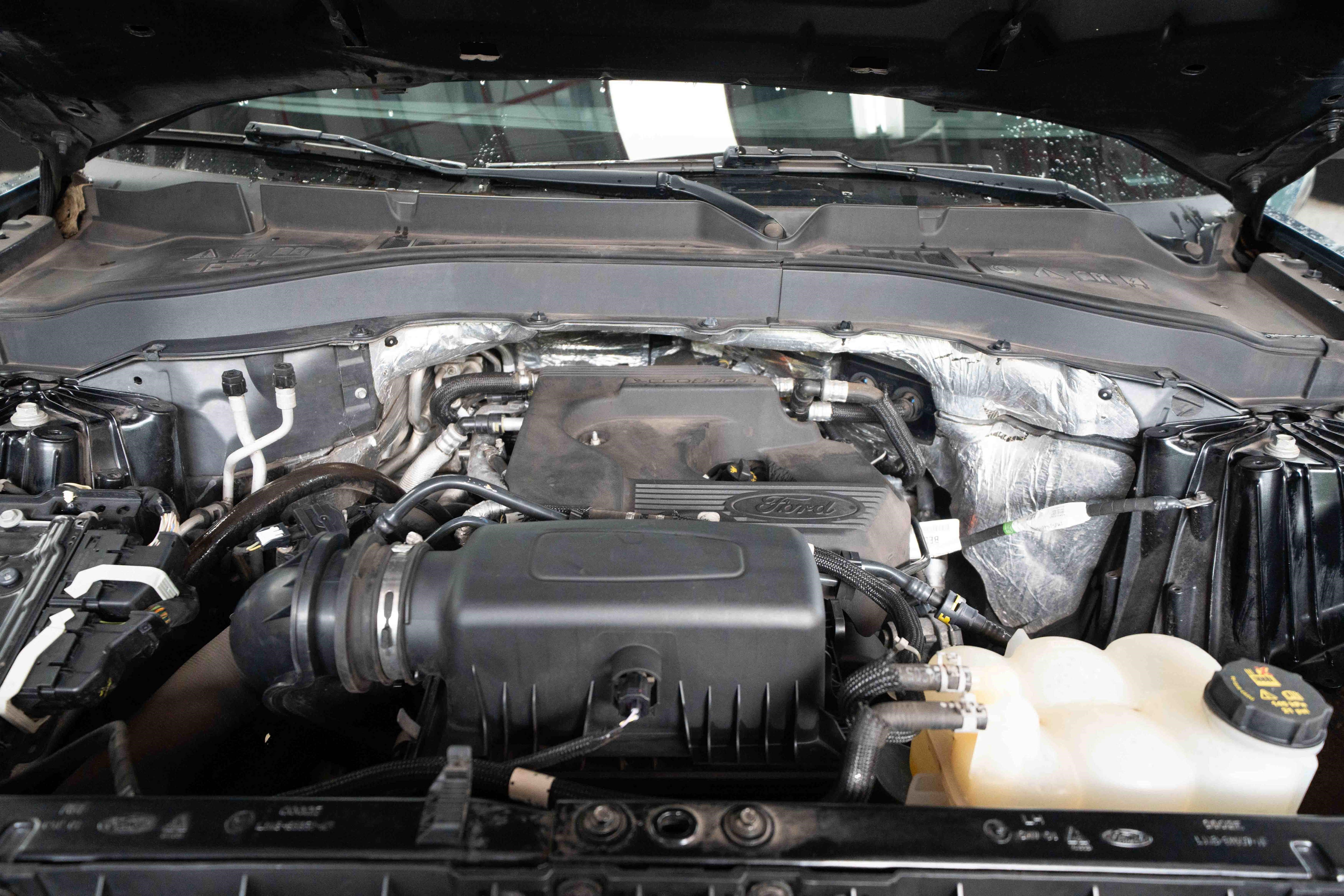Used 2020 Ford Explorer XLT w/ Equipment Group 202A AWD/4WD image 32