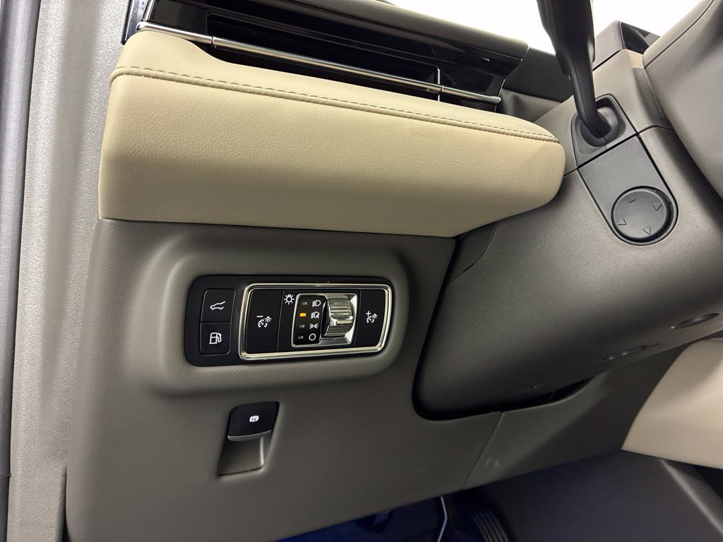 Used 2025 Lincoln Nautilus Reserve AWD/4WD image 18