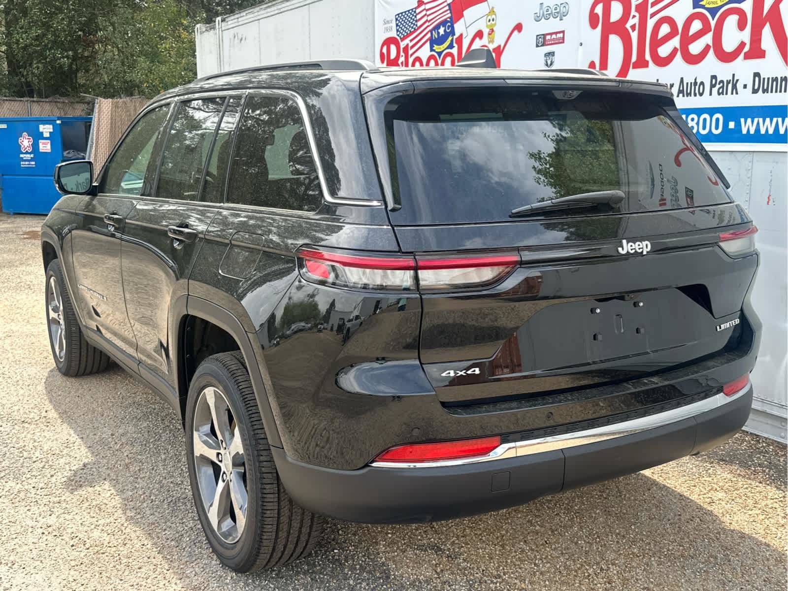 New 2025 Jeep Grand Cherokee Limited w/ Luxury Tech Group II image 8