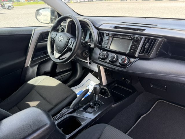 Used 2017 Toyota RAV4 LE FWD image 8