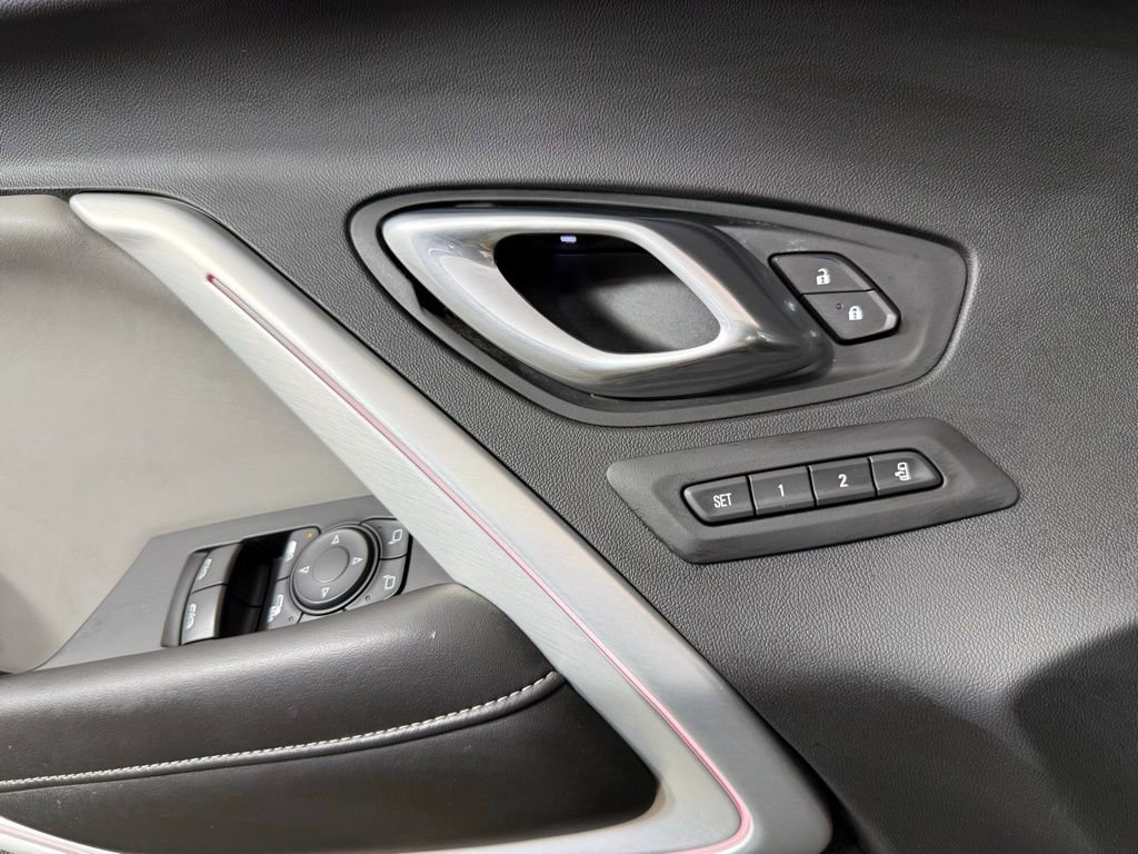 Used 2018 Chevrolet Camaro SS image 16