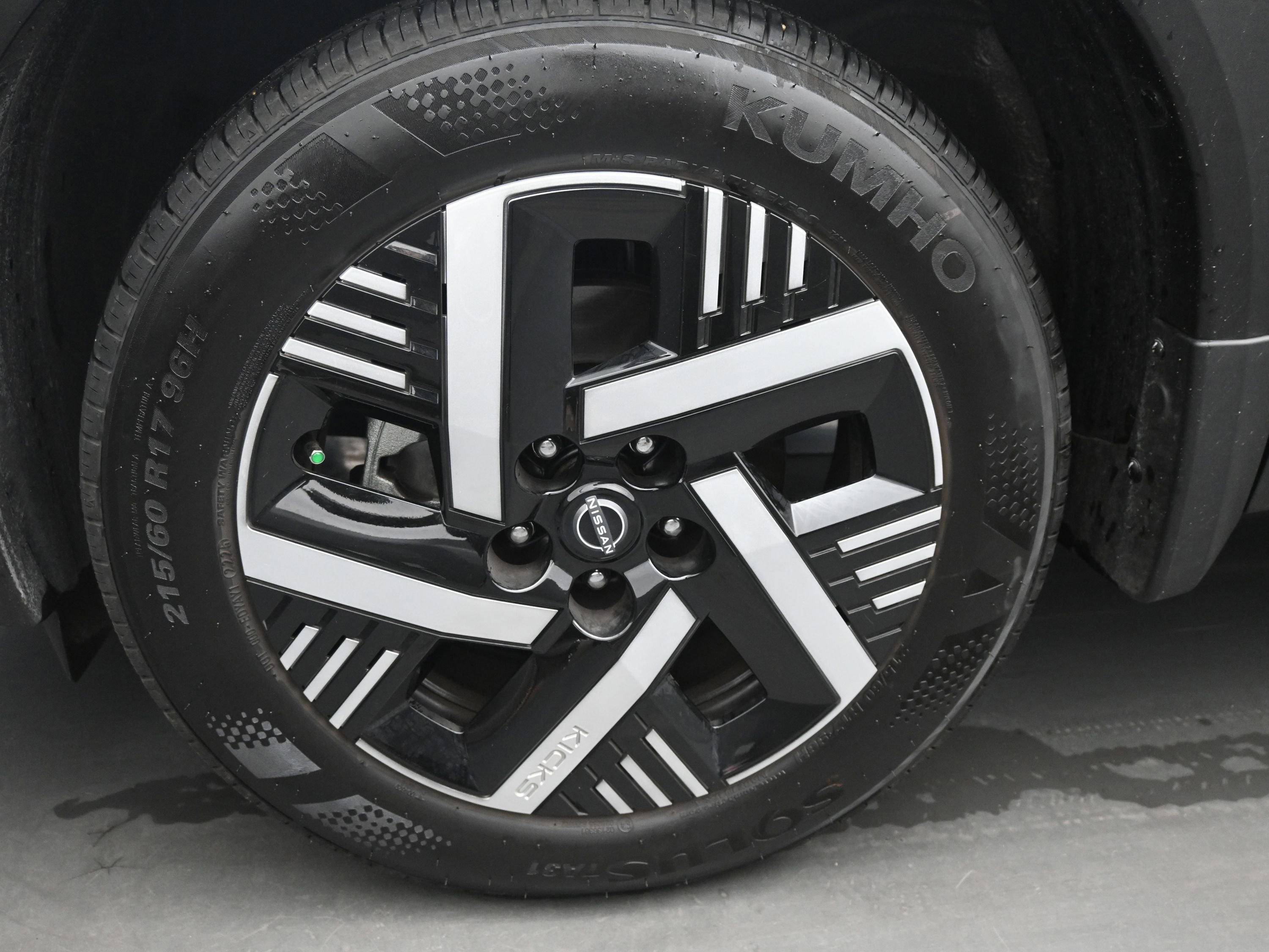 Certified 2025 Nissan Kicks SV image 2