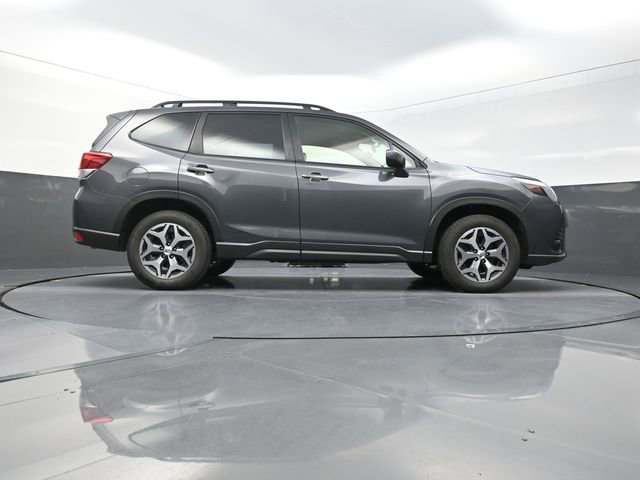 Used 2023 Subaru Forester Premium image 2