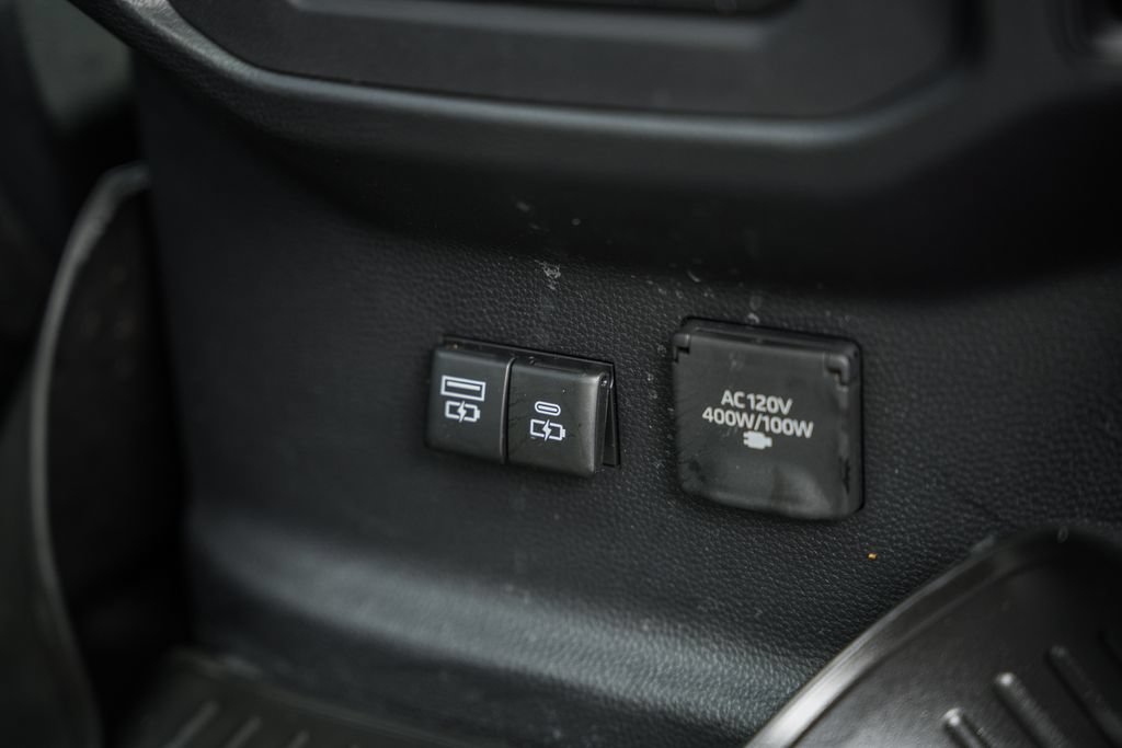 Used 2025 Toyota Tundra Platinum AWD/4WD image 40