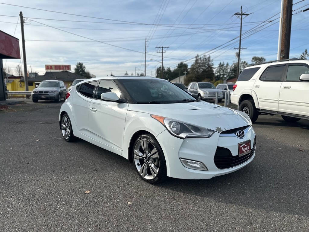 Used 2013 Hyundai Veloster w/ Tech Pkg image 4