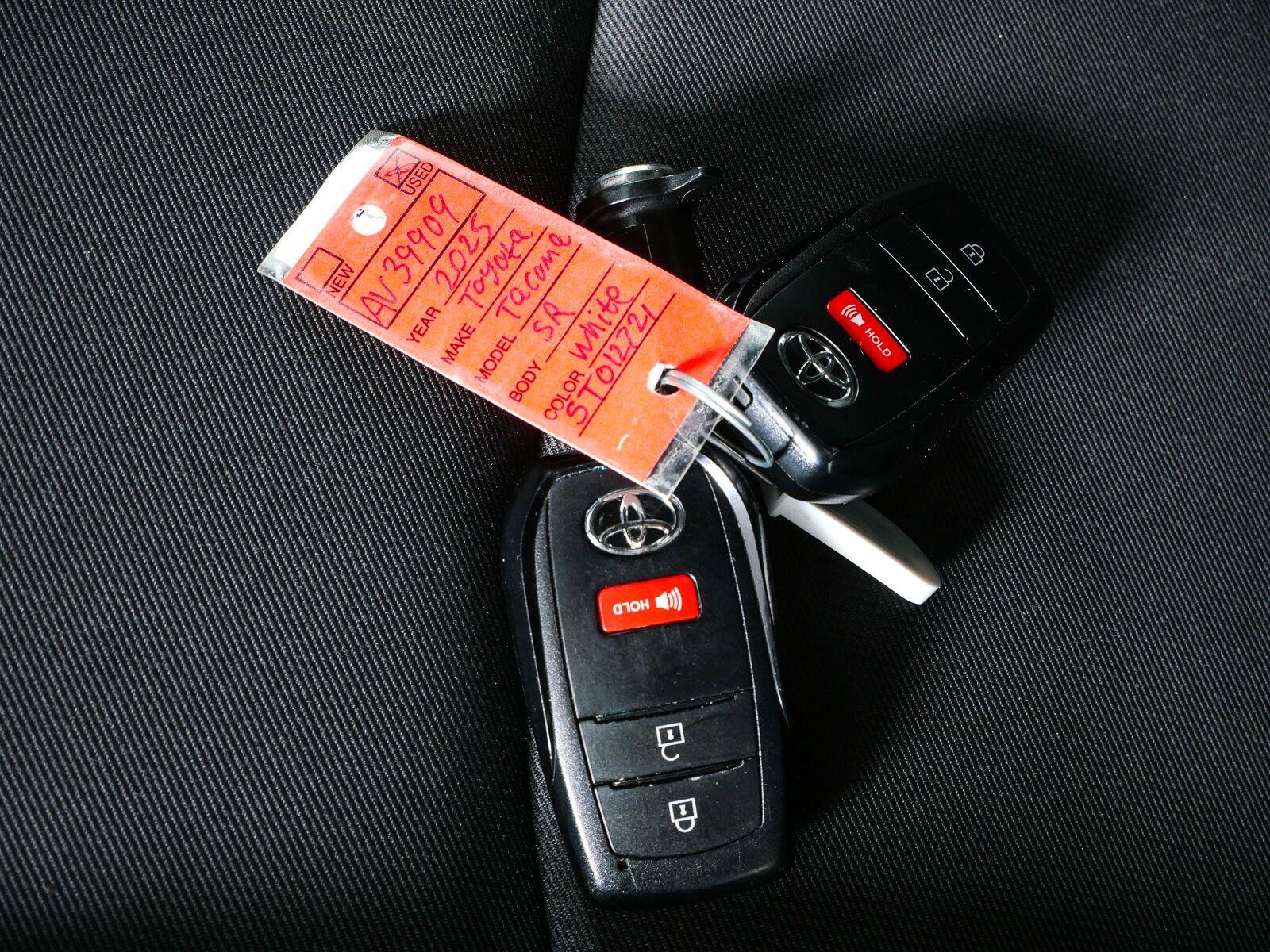 Used 2025 Toyota Tacoma SR AWD/4WD image 34