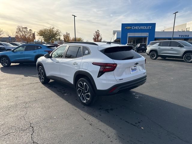 New 2026 Chevrolet Trax RS w/ Sunroof Package FWD image 5
