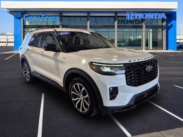 Used 2025 Ford Explorer ST-Line AWD/4WD image 1