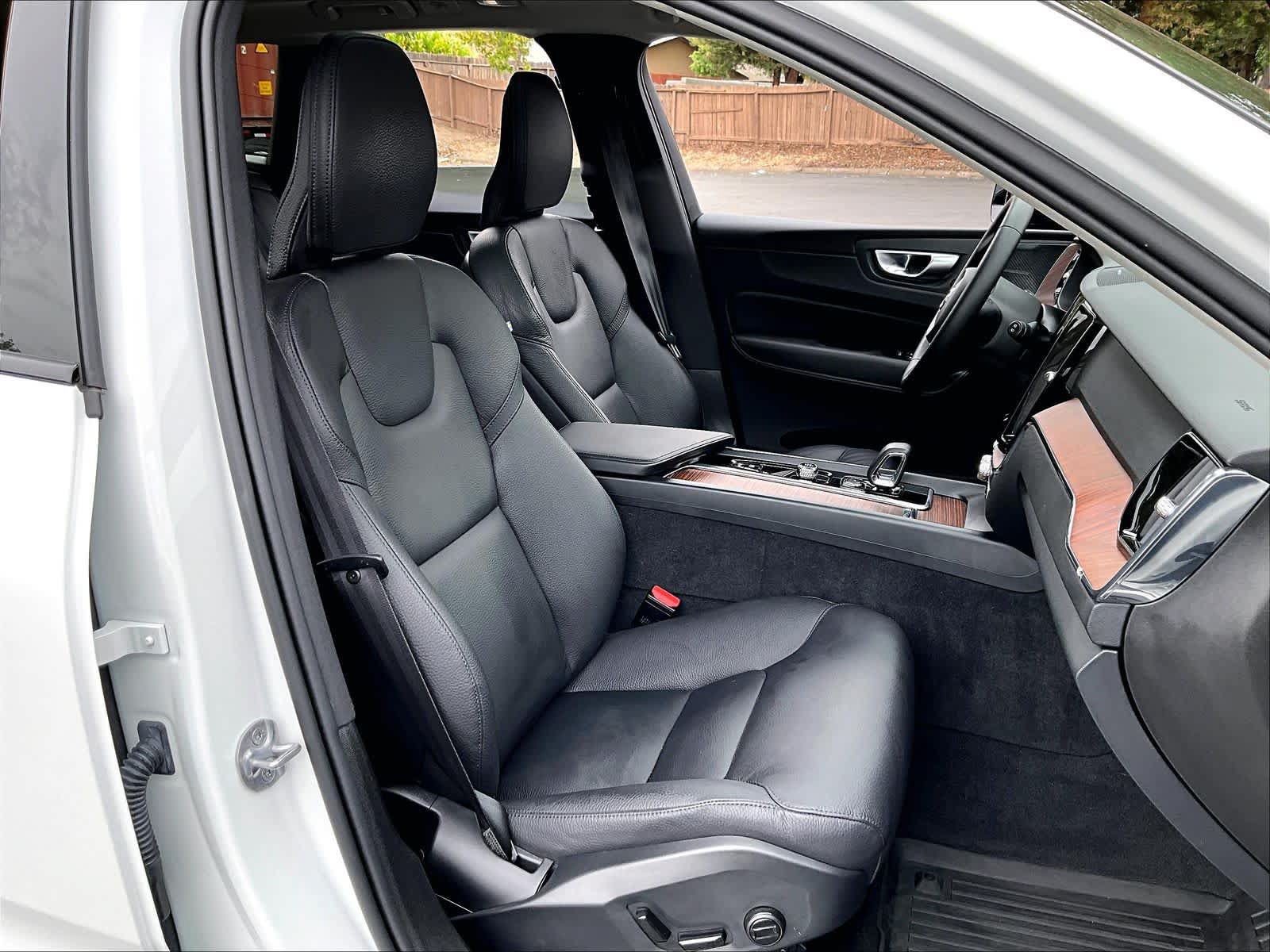 Used 2024 Volvo XC60 T8 Plus w/ Protection Package Premier AWD/4WD image 10