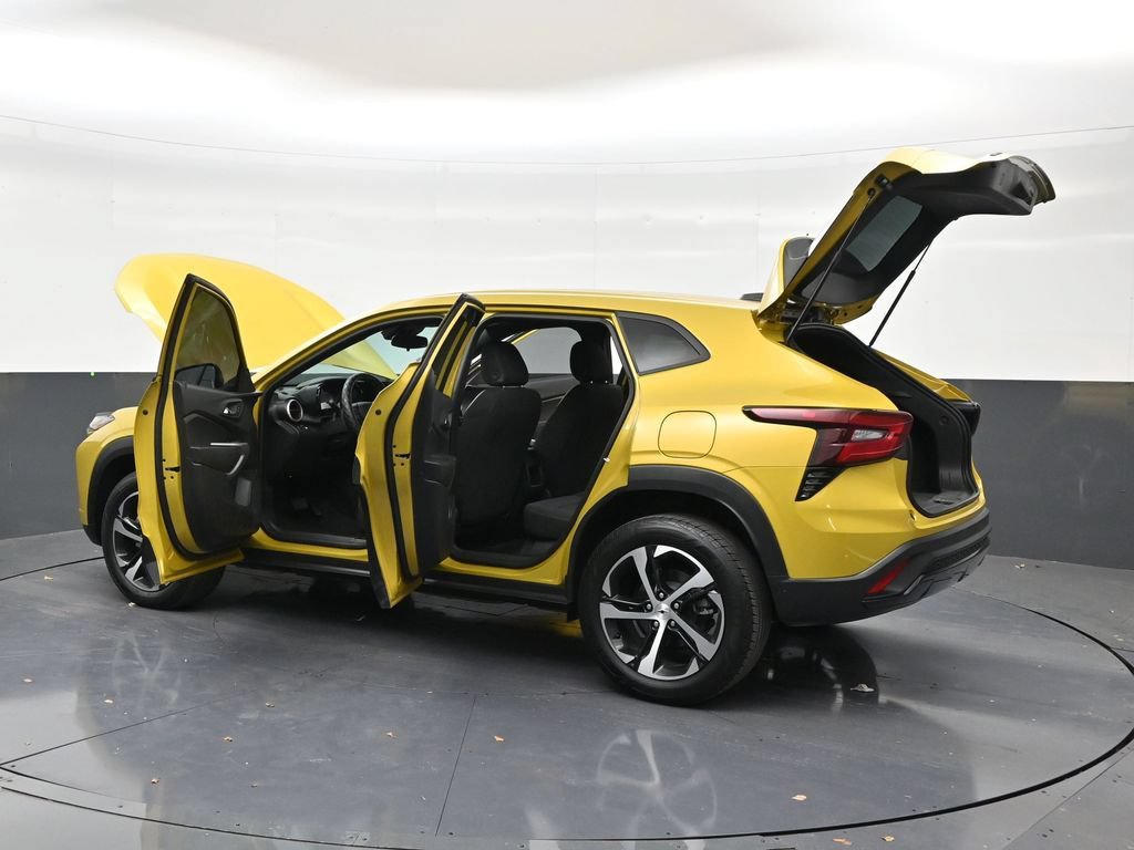 Used 2024 Chevrolet Trax RS FWD image 31