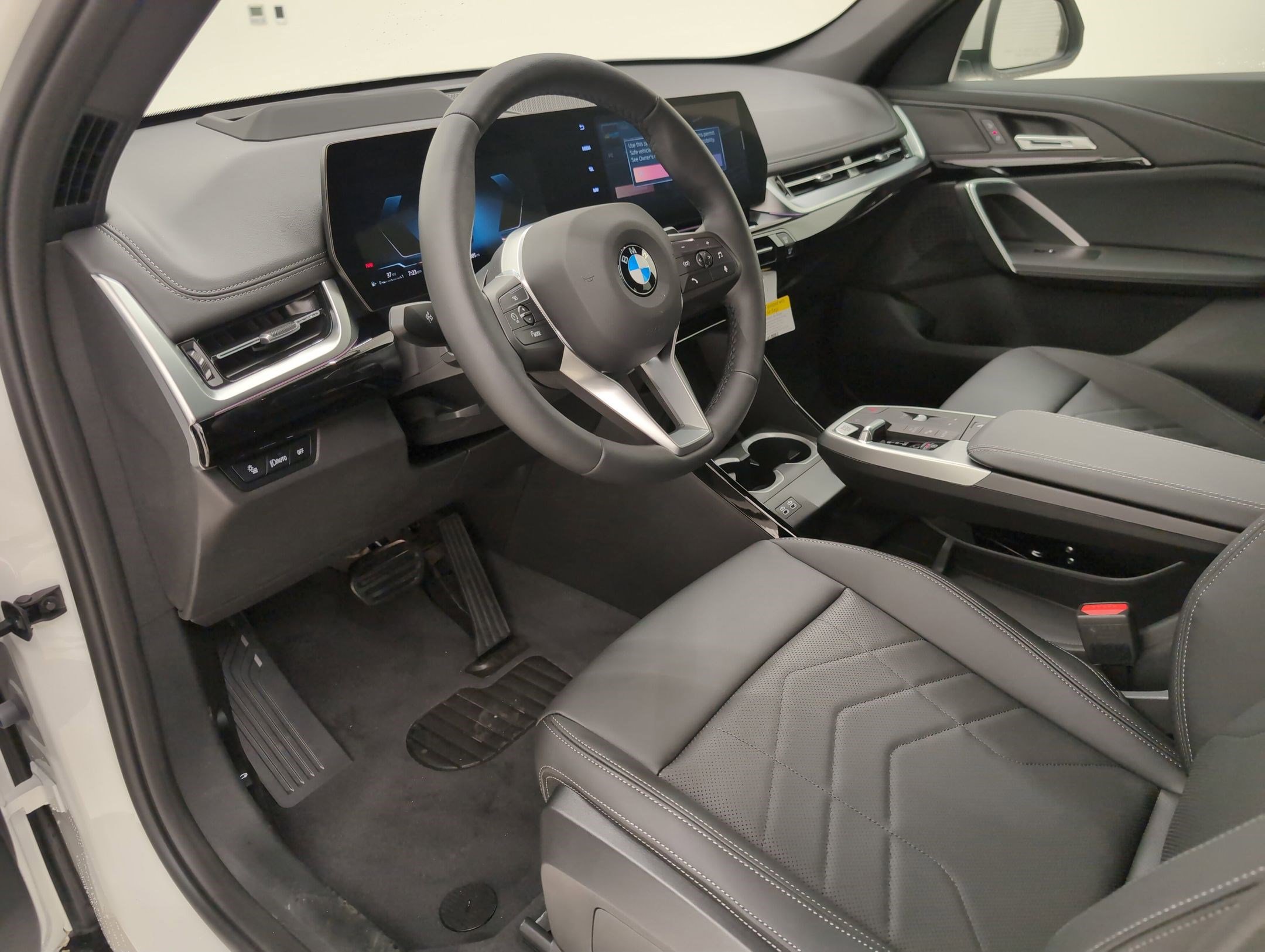 Used 2025 BMW X1 xDrive28i w/ Technology Package AWD/4WD image 4