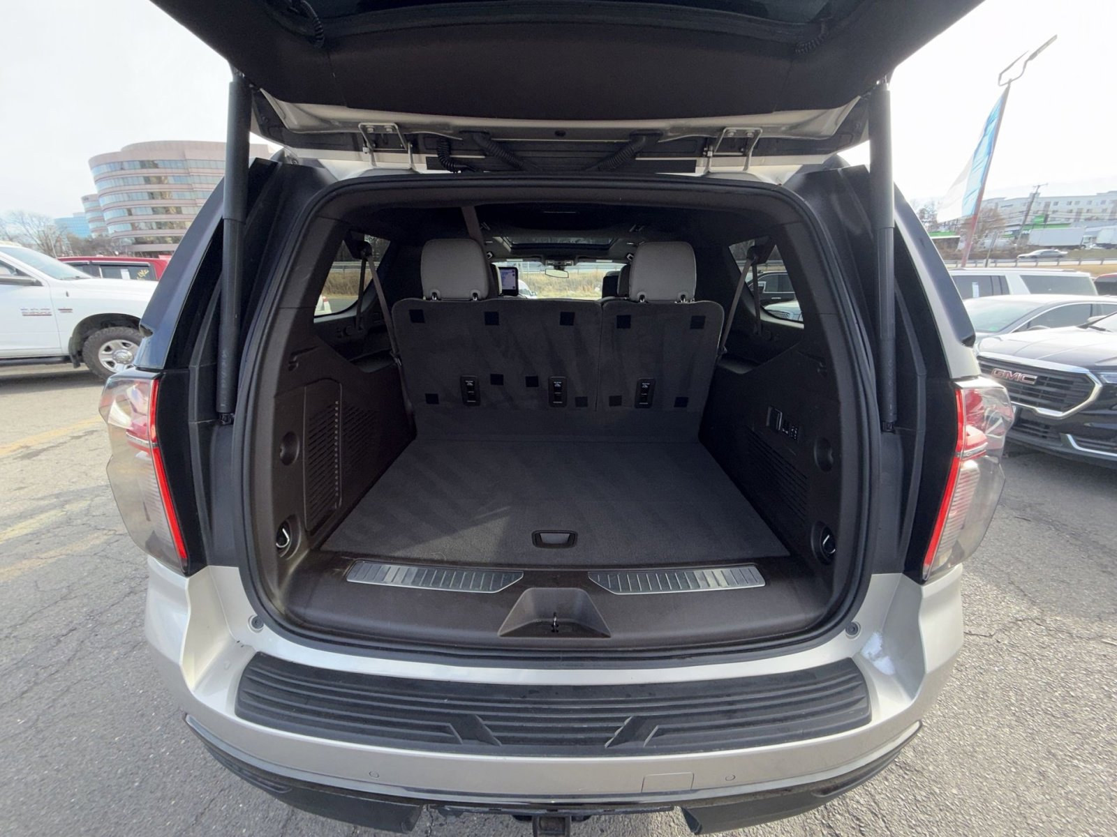 Used 2021 Chevrolet Suburban Z71 w/ Z71 Off-Road Package image 27