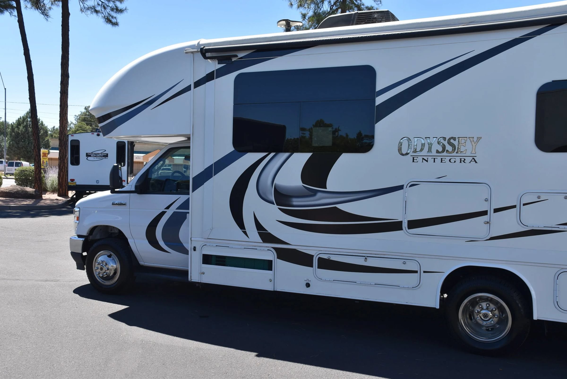 Used 2021 Ford E-450 and Econoline 450 Super Duty w/ Motorhome Prep Package RWD image 3