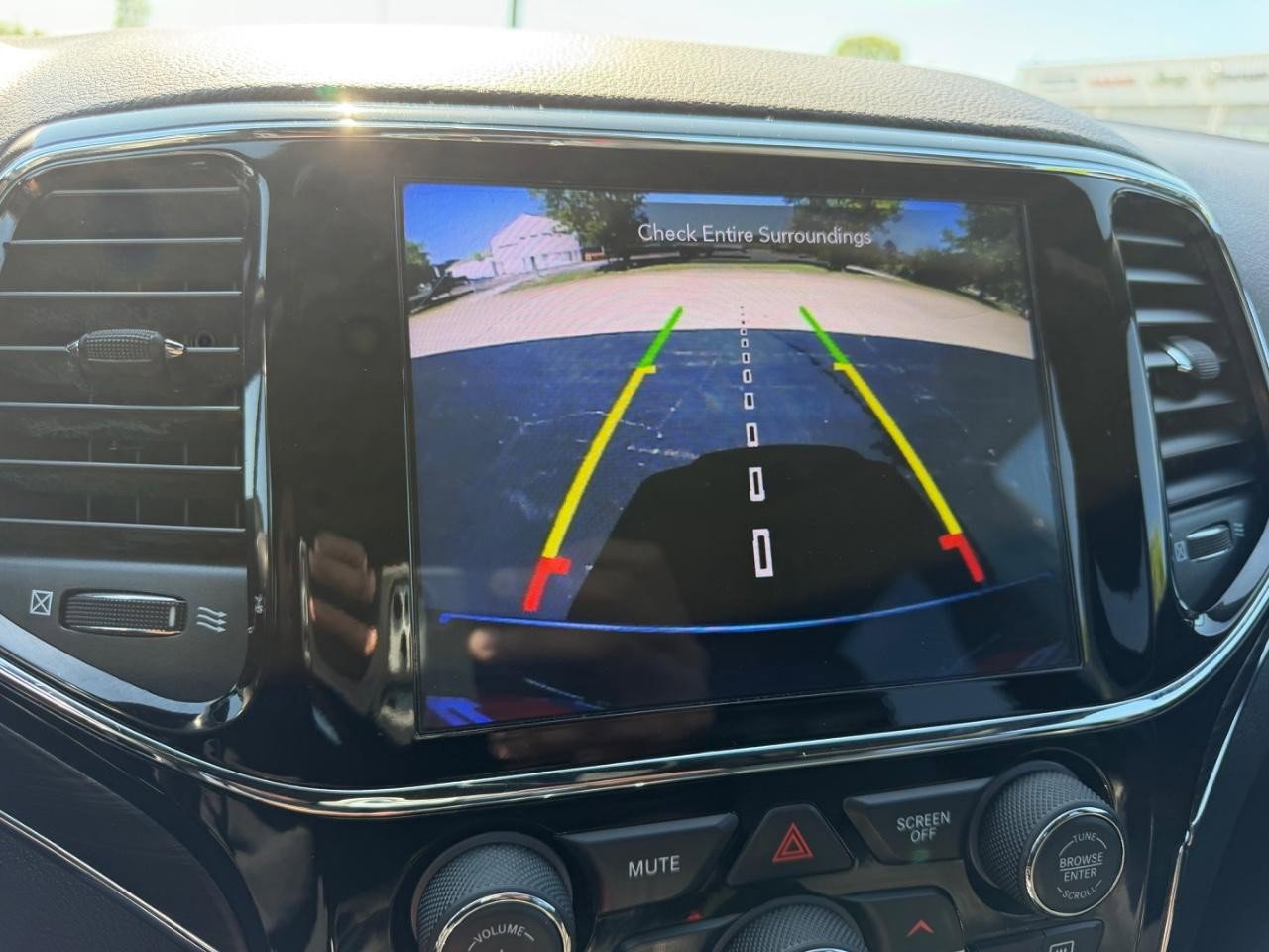 Used 2020 Jeep Grand Cherokee Limited image 23