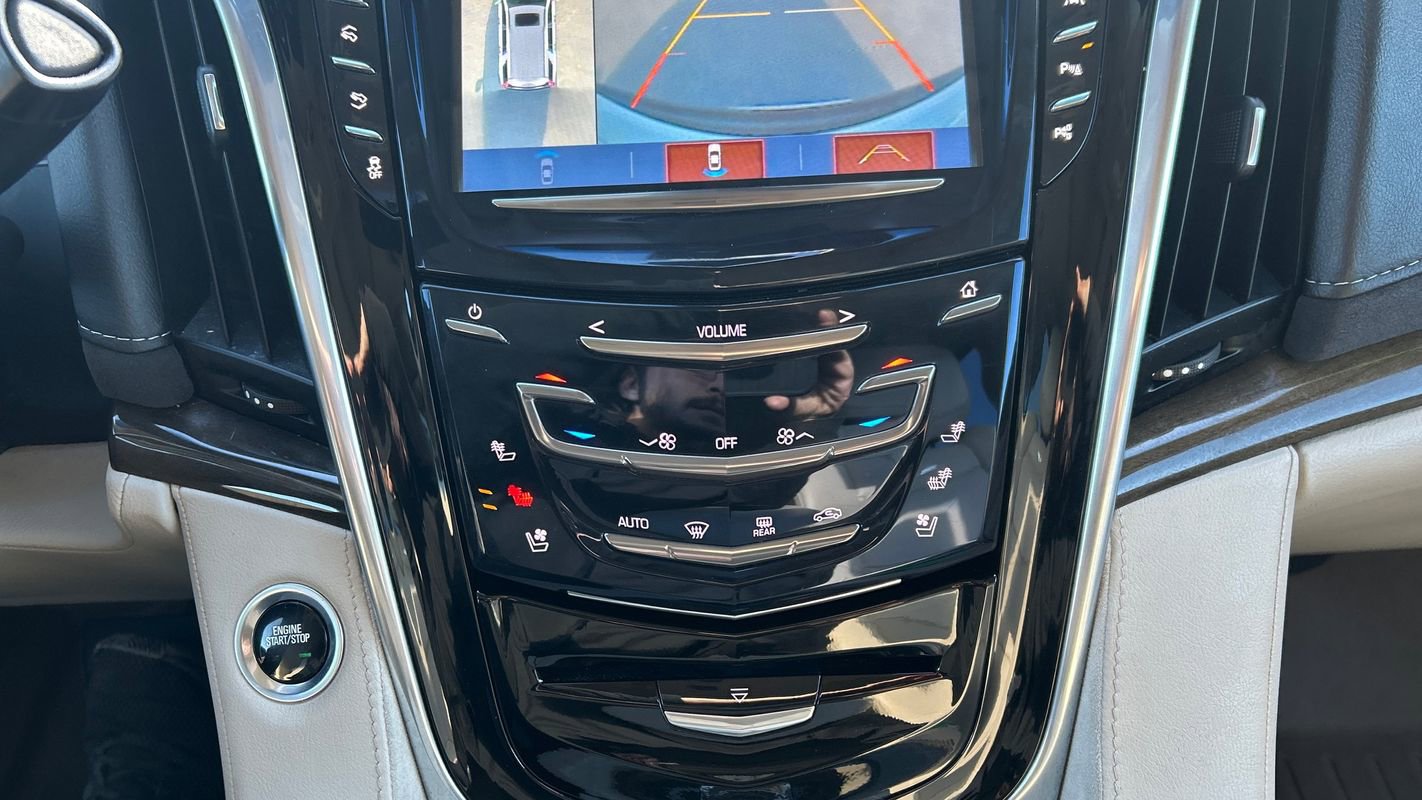 Used 2019 Cadillac Escalade ESV Luxury image 30