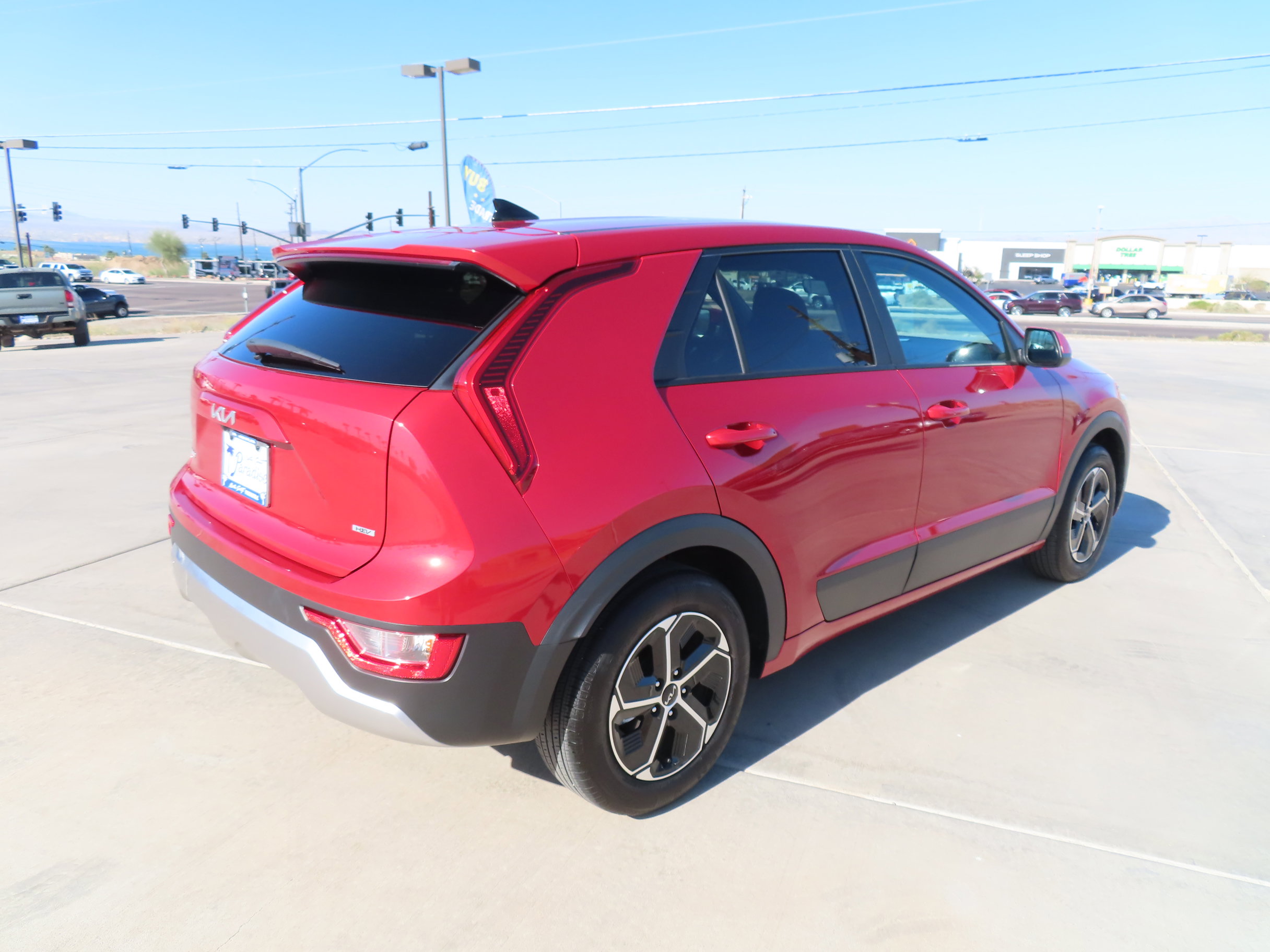 Used 2025 Kia Niro LX image 8