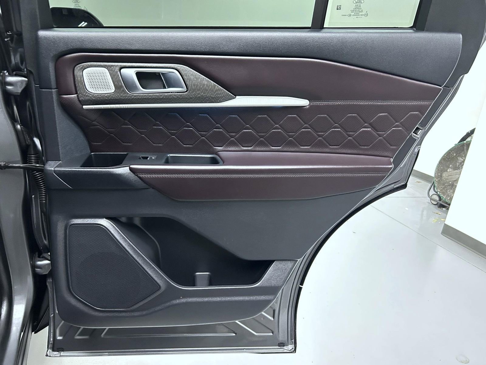 Used 2025 Ford Explorer Platinum w/ LUX Leather Package image 16