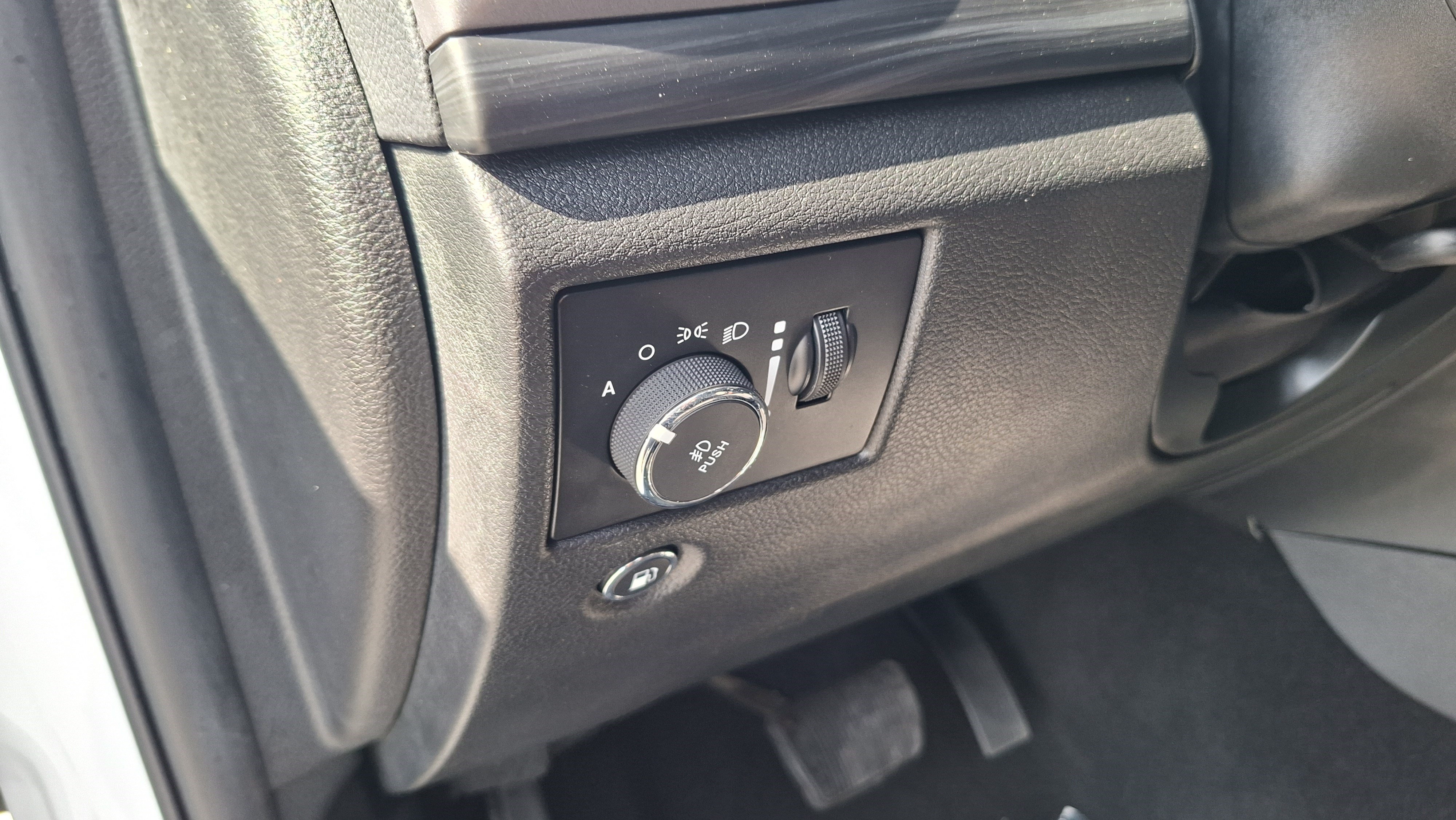 Used 2019 Jeep Grand Cherokee Laredo RWD image 10
