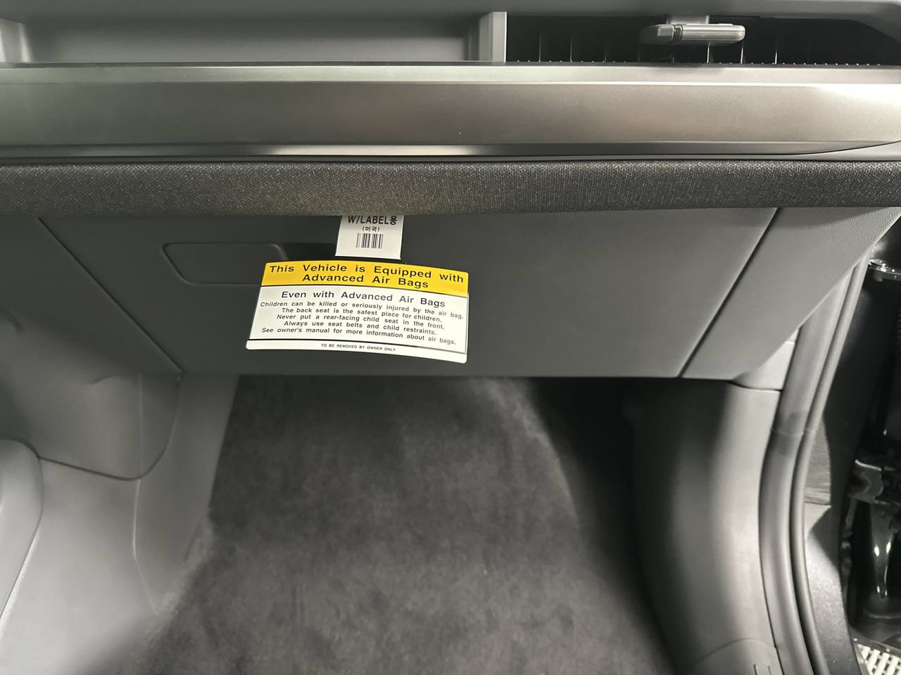 New 2027 Kia EV3 Wind FWD image 18