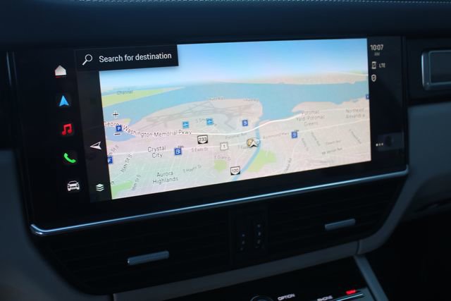 Certified 2023 Porsche Cayenne Platinum Edition image 21