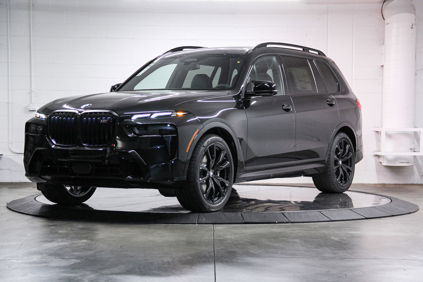 New 2026 BMW X7 M60i image 3