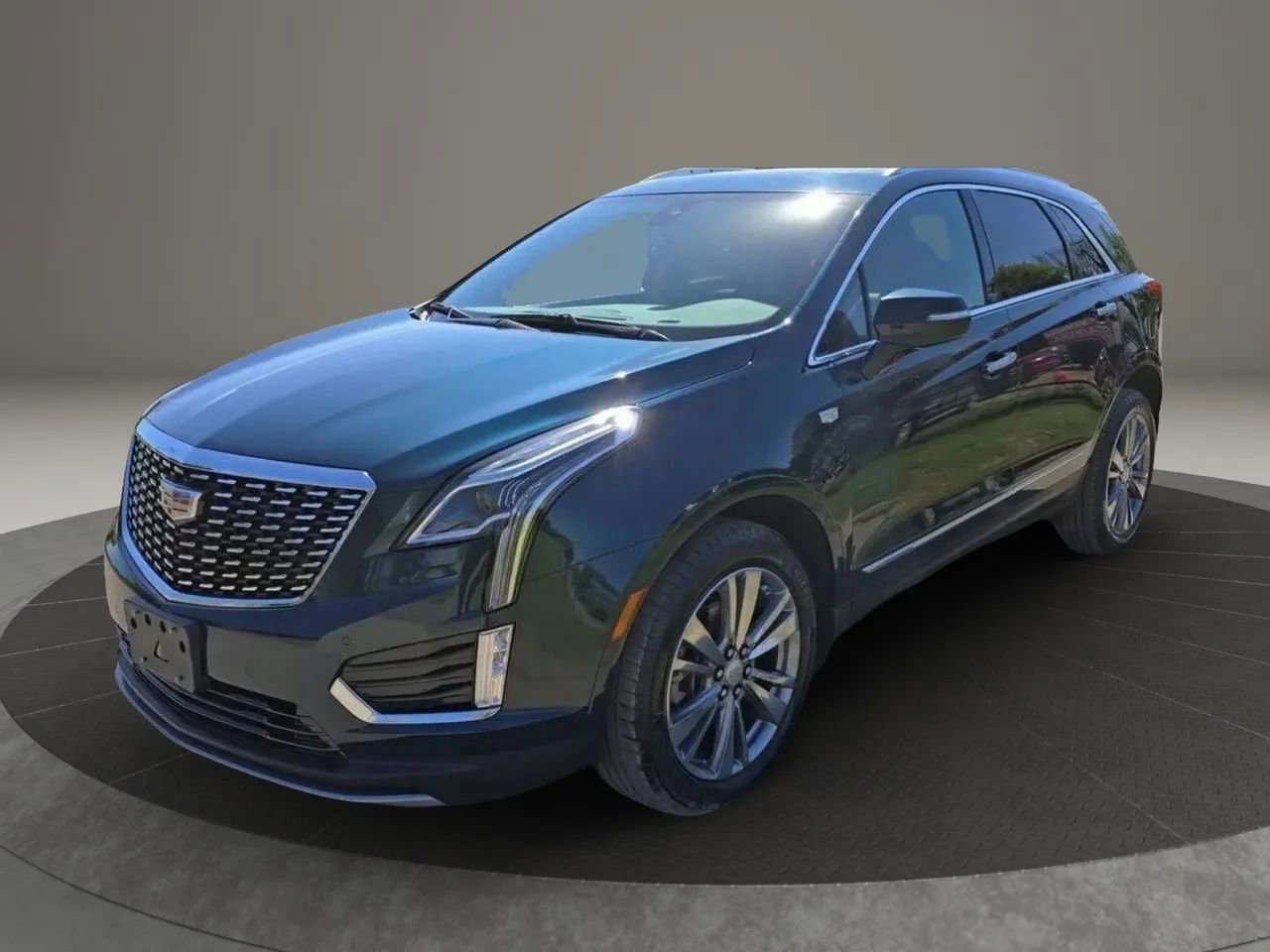 Used 2025 Cadillac XT5 Premium Luxury w/ LPO, Floor Liner Package AWD/4WD image 4