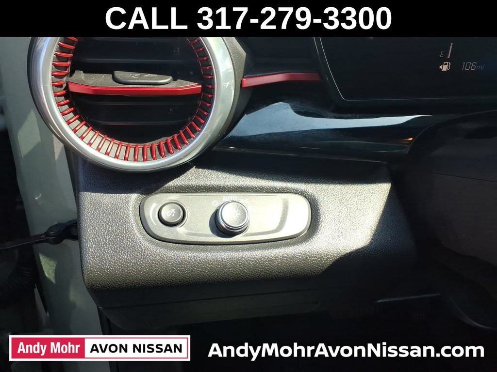 Used 2024 Chevrolet Trax RS w/ Sunroof Package FWD image 17