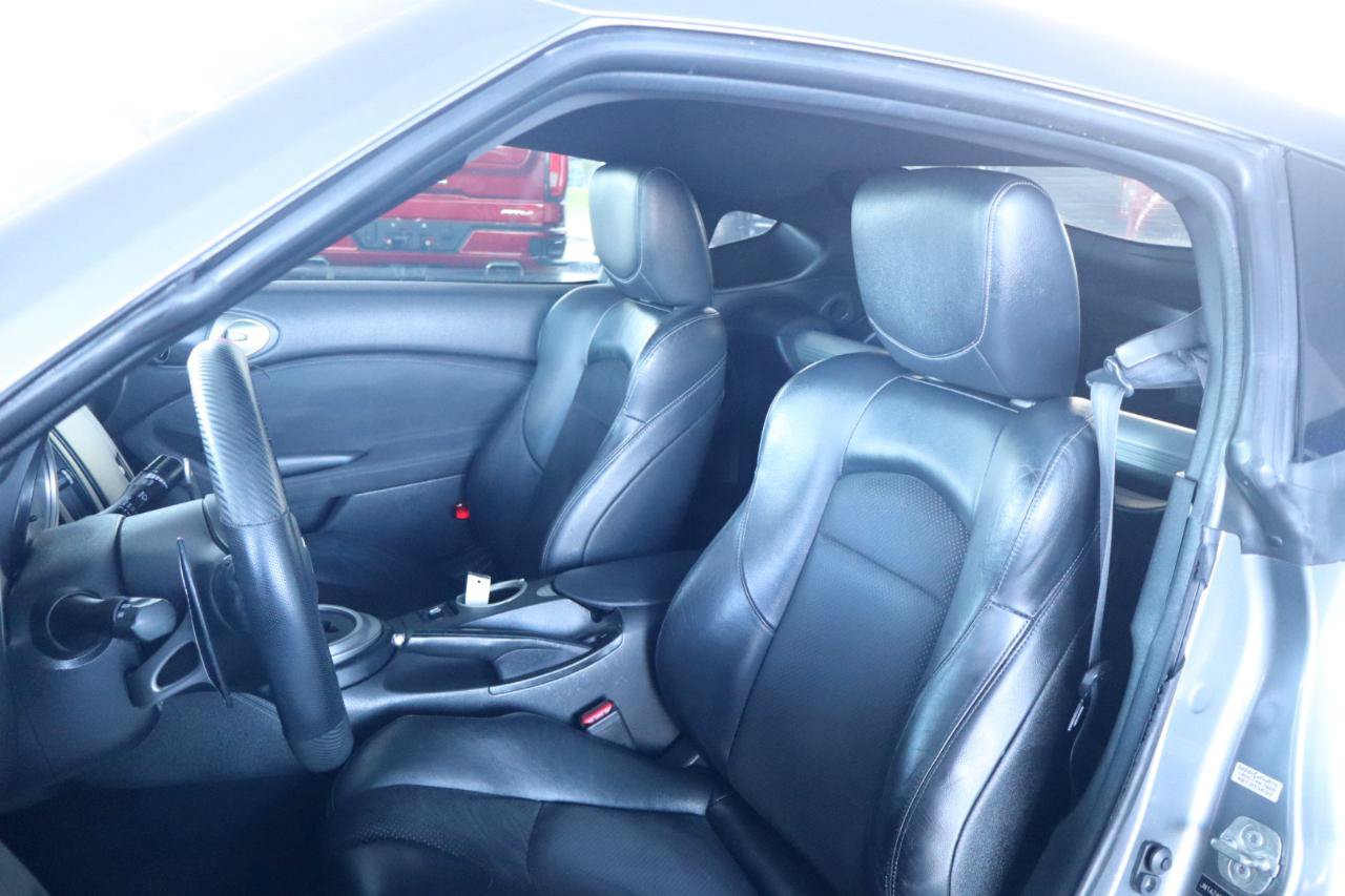 Used 2014 Nissan 370Z Touring RWD image 16