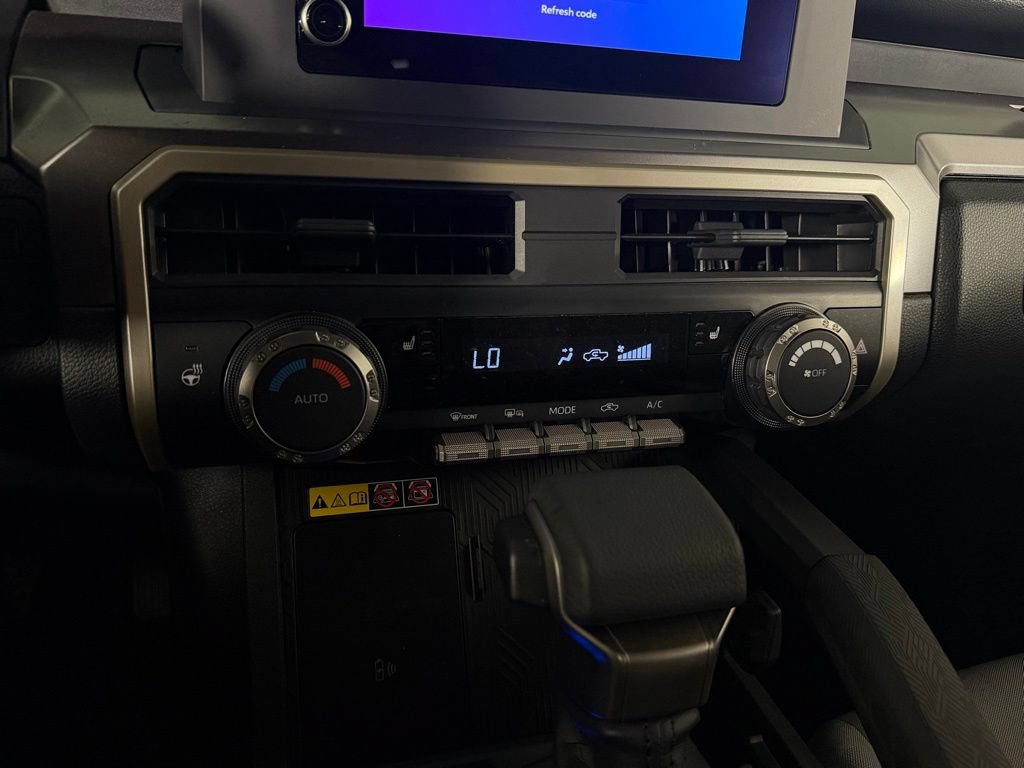 Used 2025 Toyota Tacoma SR5 AWD/4WD image 21