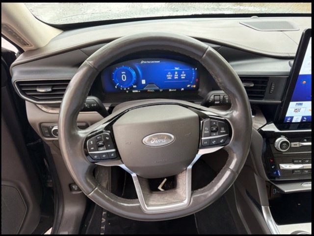 Used 2022 Ford Explorer Platinum w/ Equipment Group 601A AWD/4WD image 22