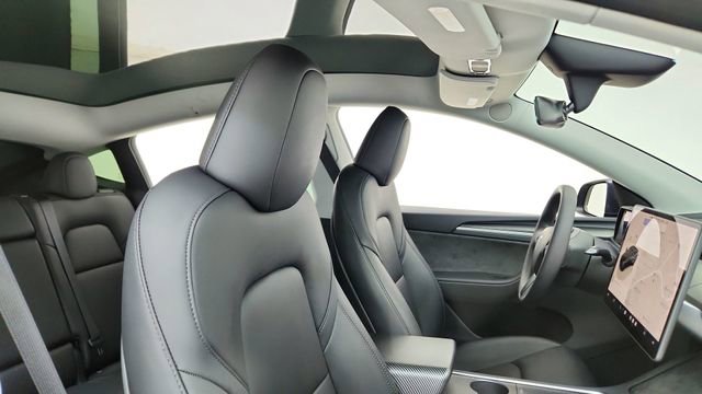 Used 2025 Tesla Model Y Performance image 21