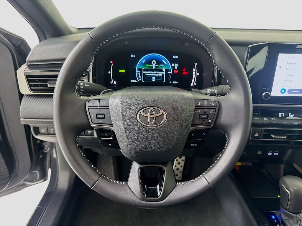 Used 2025 Toyota Camry SE image 12