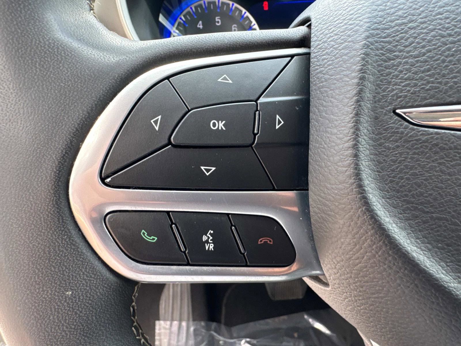 Certified 2023 Chrysler Pacifica Touring-L image 31