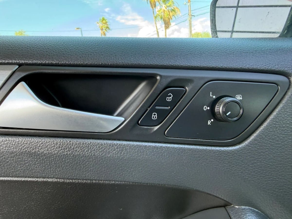 Used 2016 Volkswagen Jetta Sport FWD image 37