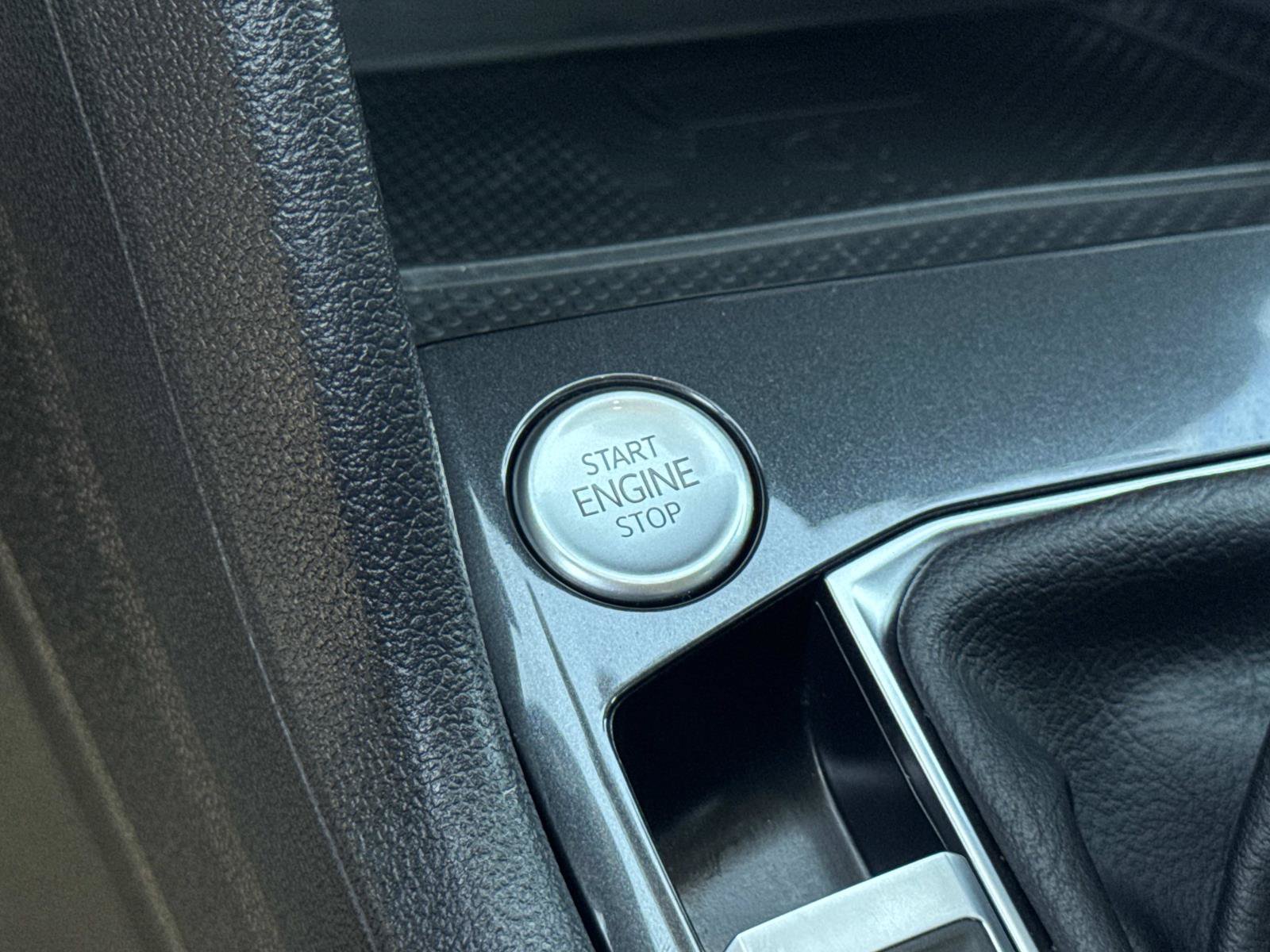 Certified 2023 Volkswagen Tiguan SE FWD image 19