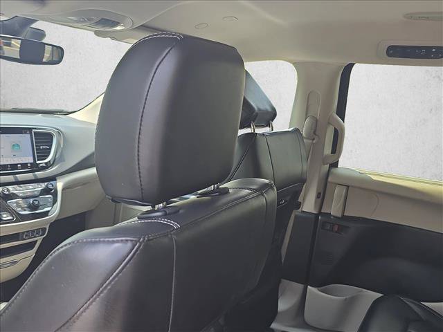 Used 2024 Chrysler Pacifica Touring-L FWD image 17