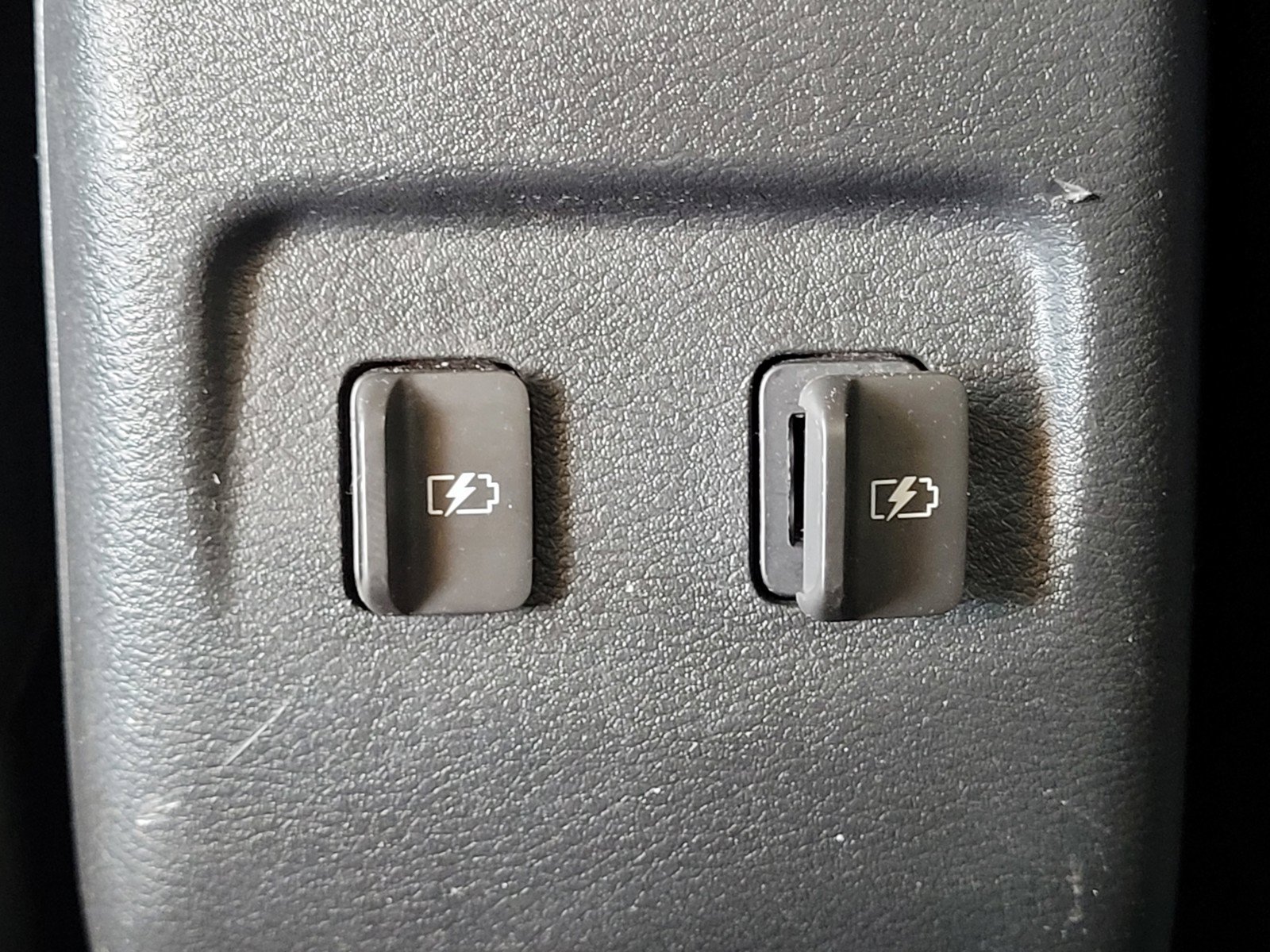 Certified 2022 Nissan Kicks SV FWD image 8