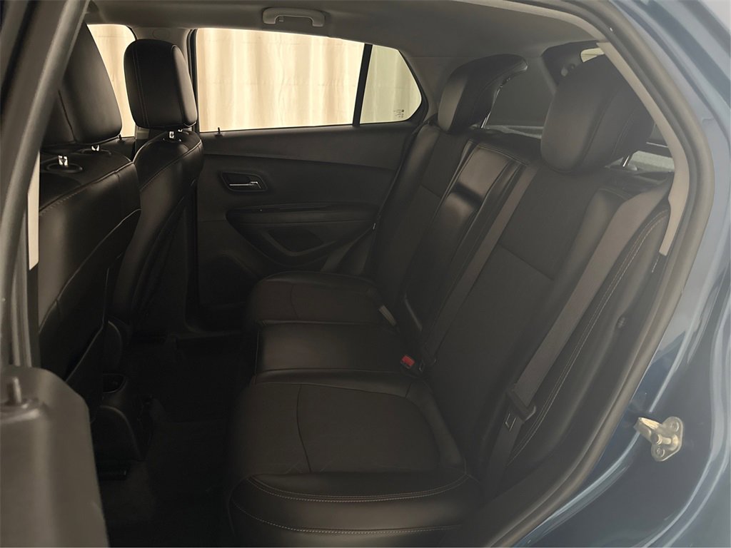 Used 2020 Chevrolet Trax LT w/ LT Convenience Package image 38