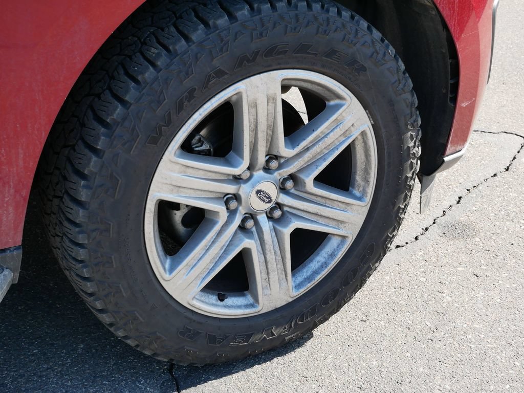 Used 2018 Ford Expedition Max XLT w/ Equipment Group 202A AWD/4WD image 13