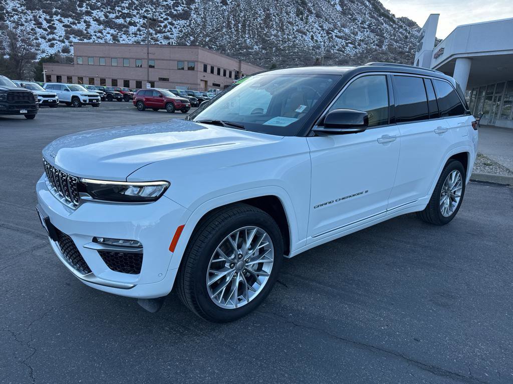 Certified 2025 Jeep Grand Cherokee Summit w/ Adv Protech Group IV image 3