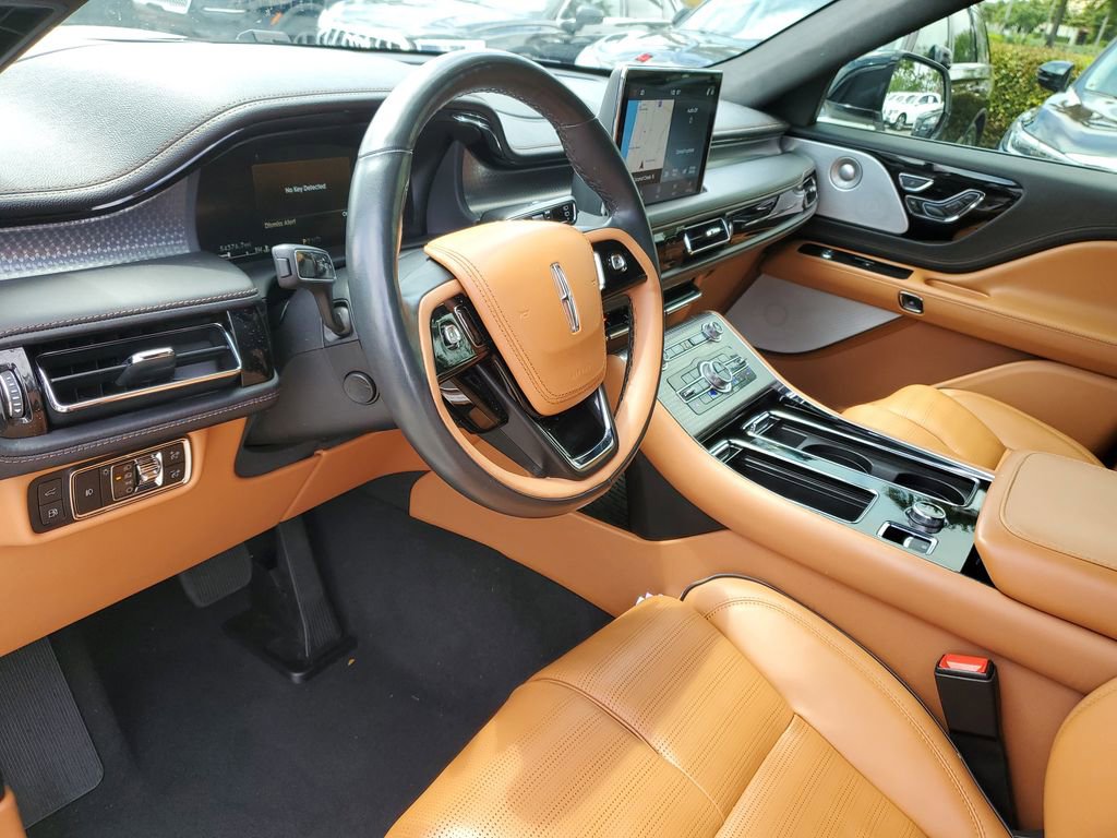 Certified 2023 Lincoln Aviator Black Label Grand Touring w/ Class IV Trailer Tow Package AWD/4WD image 21