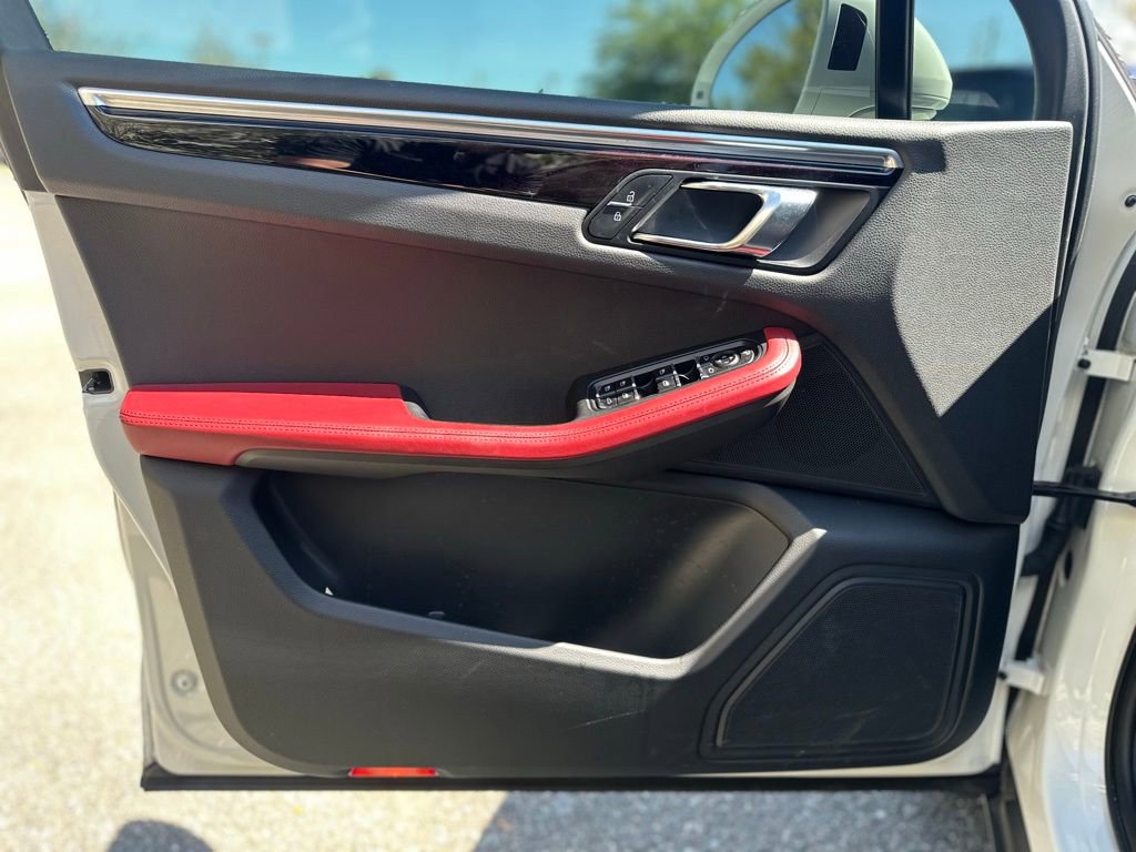 Used 2023 Porsche Macan image 32