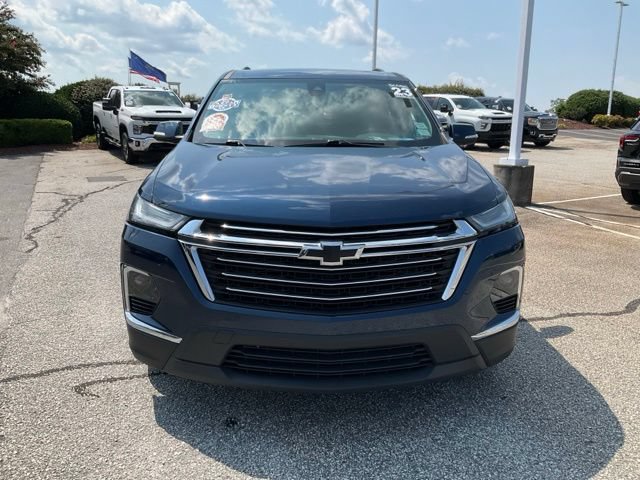 Used 2023 Chevrolet Traverse LT FWD image 2