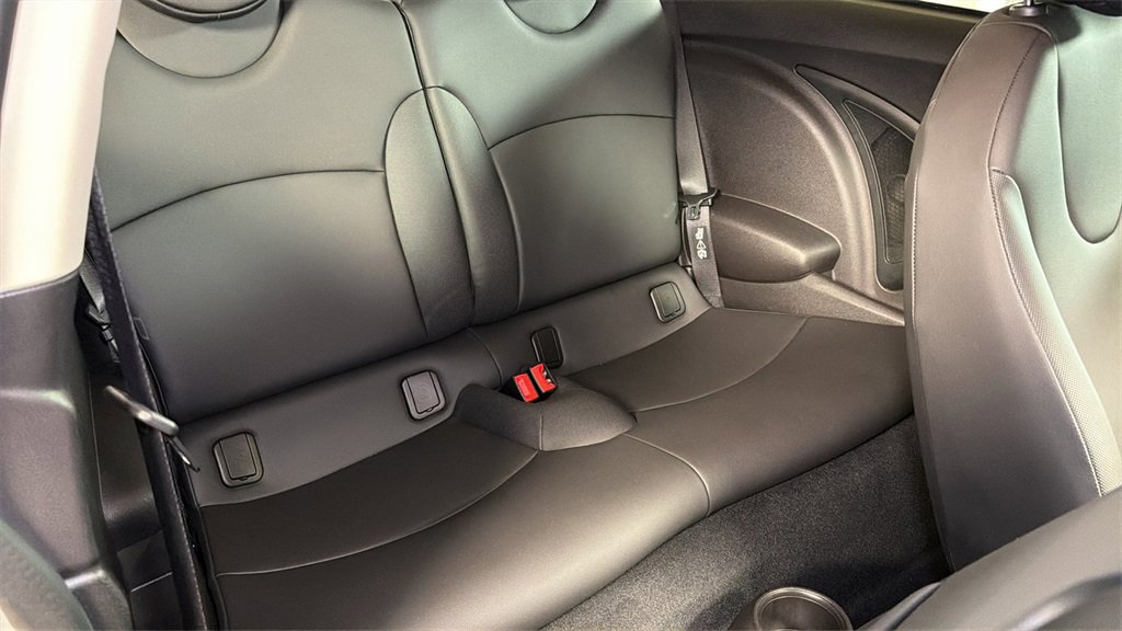 Used 2011 MINI Cooper Hardtop image 14