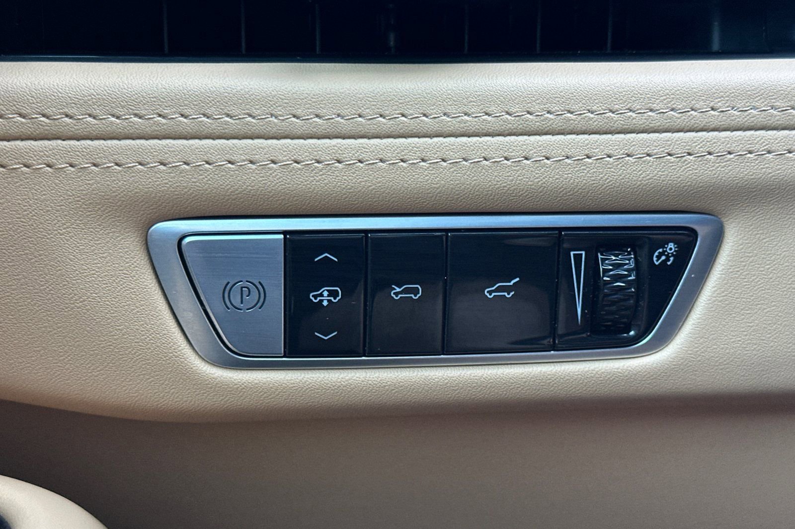 Used 2026 Cadillac Escalade IQ Sport 2 w/ LPO, ONYX Package image 42