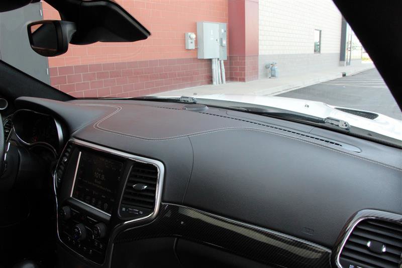 Used 2017 Jeep Grand Cherokee SRT image 38